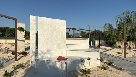 Jardín DESCUBRIENDO ESTAR AQUÍ- Ernesto Oñate